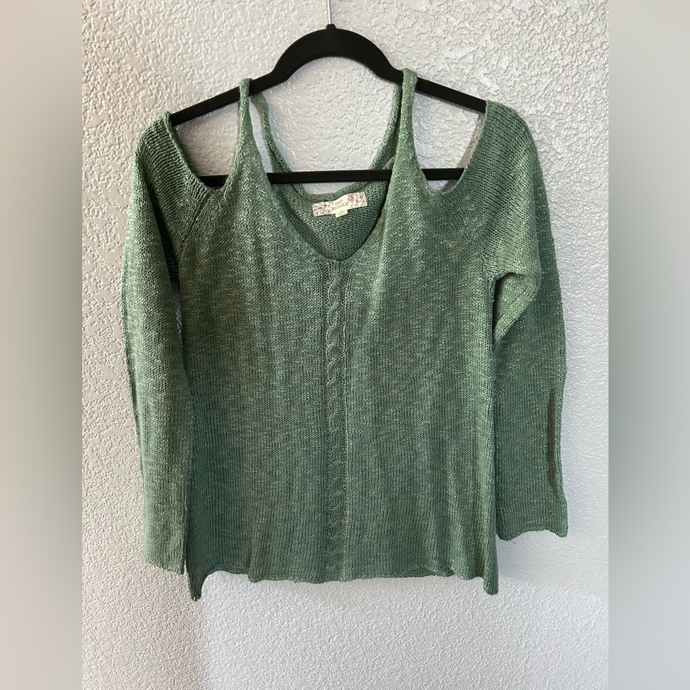 Pink Republic Cold Shoulder Sweater Size: M